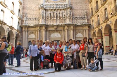 En el patio de la BasÃ­lica de Montserrat
