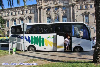 Frente a la Aduana del Puerto de Barcelona en la que nos apeamos para hacer una visita por el Barrio GÃ³tico.
