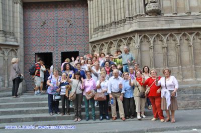 En la escalinata de la Iglesia Santa MarÃ­a del Mar.

